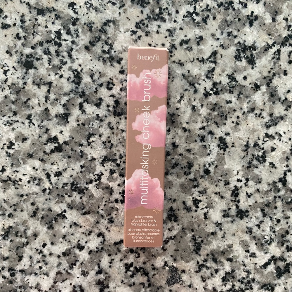 Benefit Multitasking Cheek Brush Retractable - Picture 6 of 8